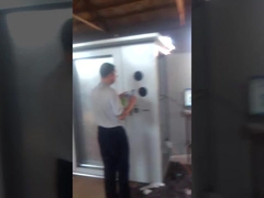 пластиковая бутылка повторно используя машину